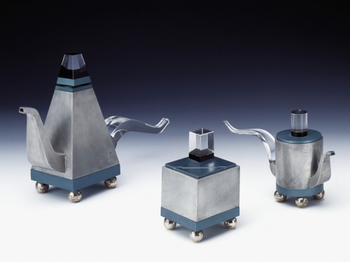 The geometric pieces in Tea Set rest on tiny balls and resemble miniature robots, about to be set in motion.